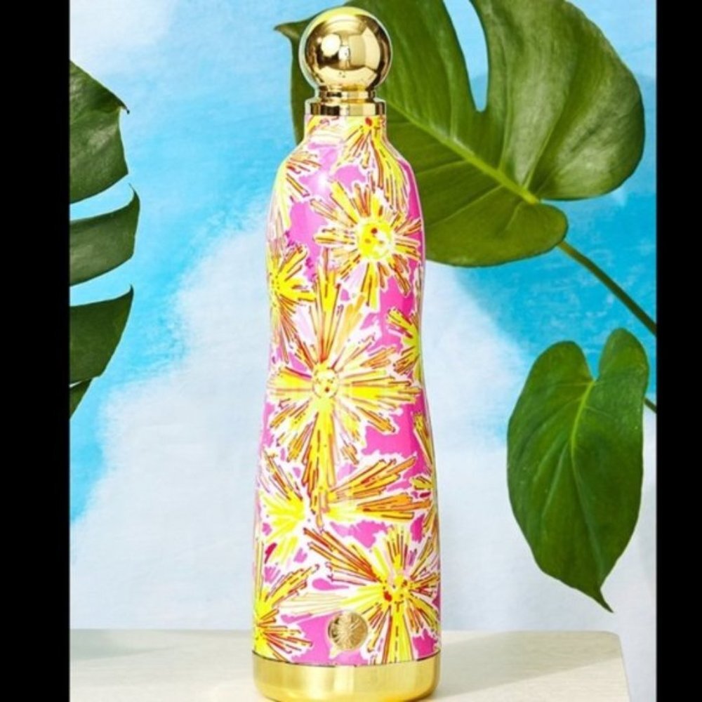 Lilly Pulitzer Squeeze the Day 24oz Bottle NWT in box. Perfect for summer!